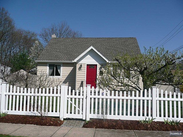1st image of 28 Magnolia Ave