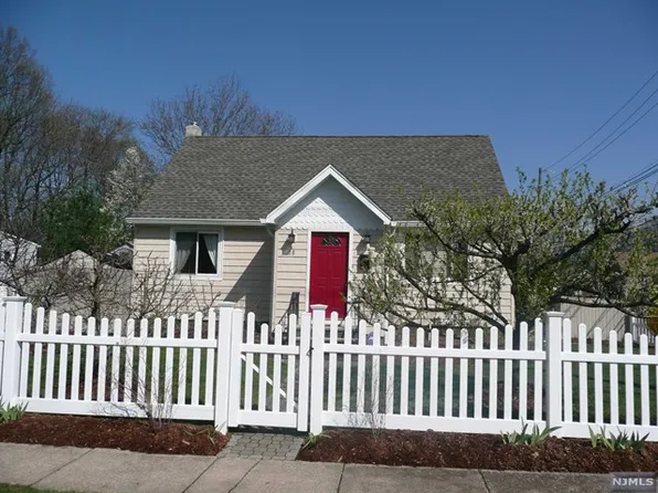 28 Magnolia Ave, Hillsdale, NJ 07642