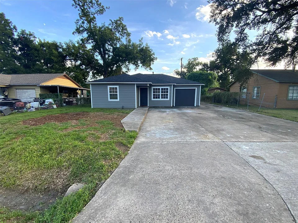 610 Fostoria Ln