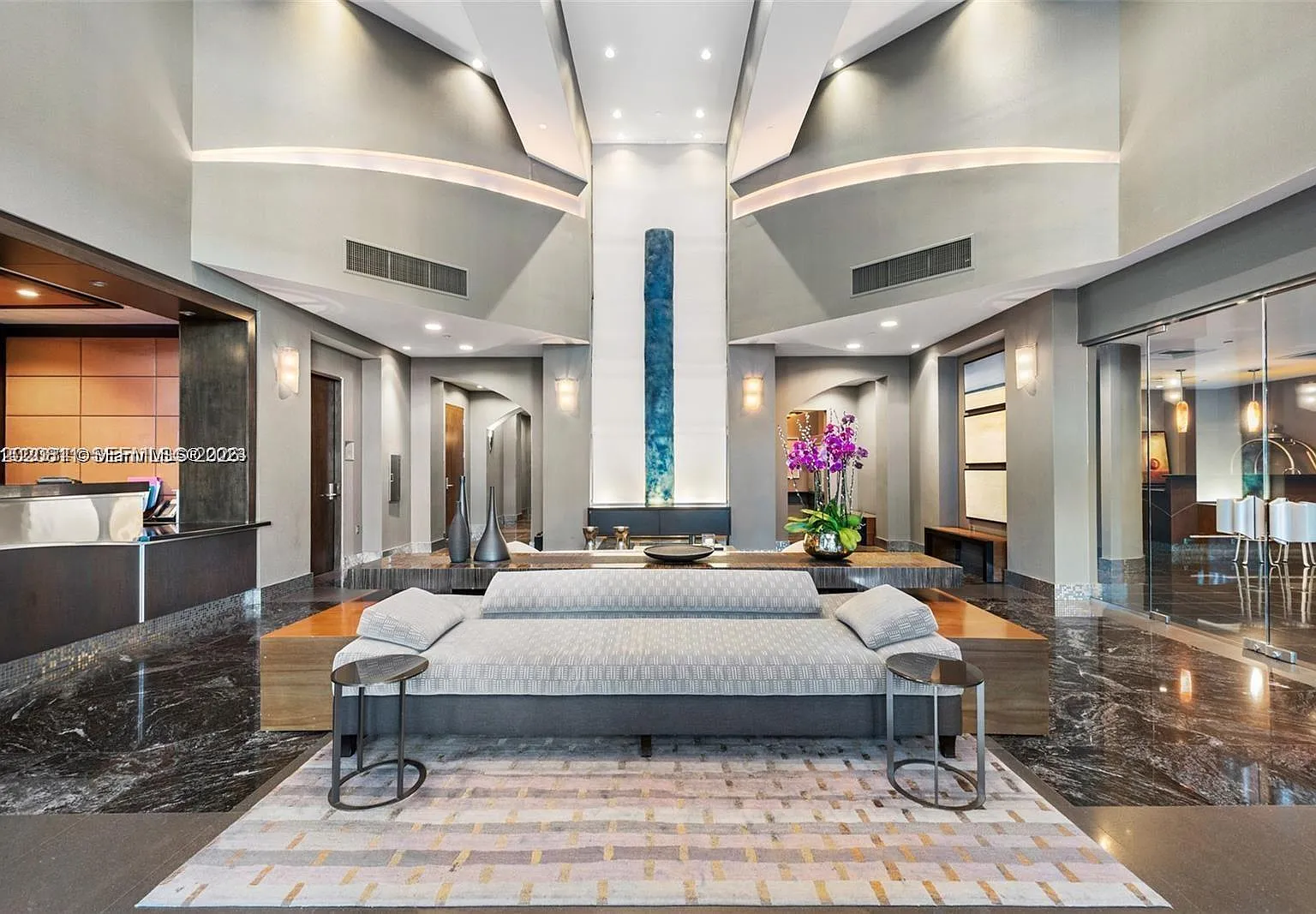 Azure Condo — Photo 2