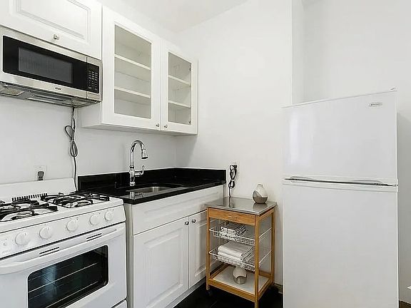 2nd image of 18 King St #5