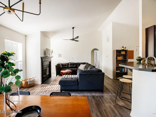 7003 Hollow Oaks Dr, Louisville, KY 40291