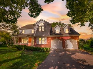 32 Chestnut Ct W, Buffalo Grove, IL 60089