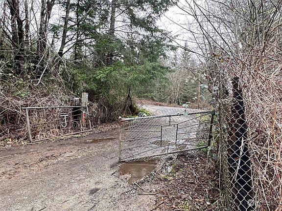 2nd image of 1615 Lake Drive SW