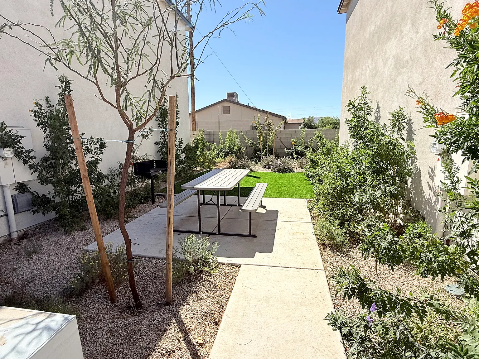4 bed, 1000 sqft, $1,850 — Photo 3