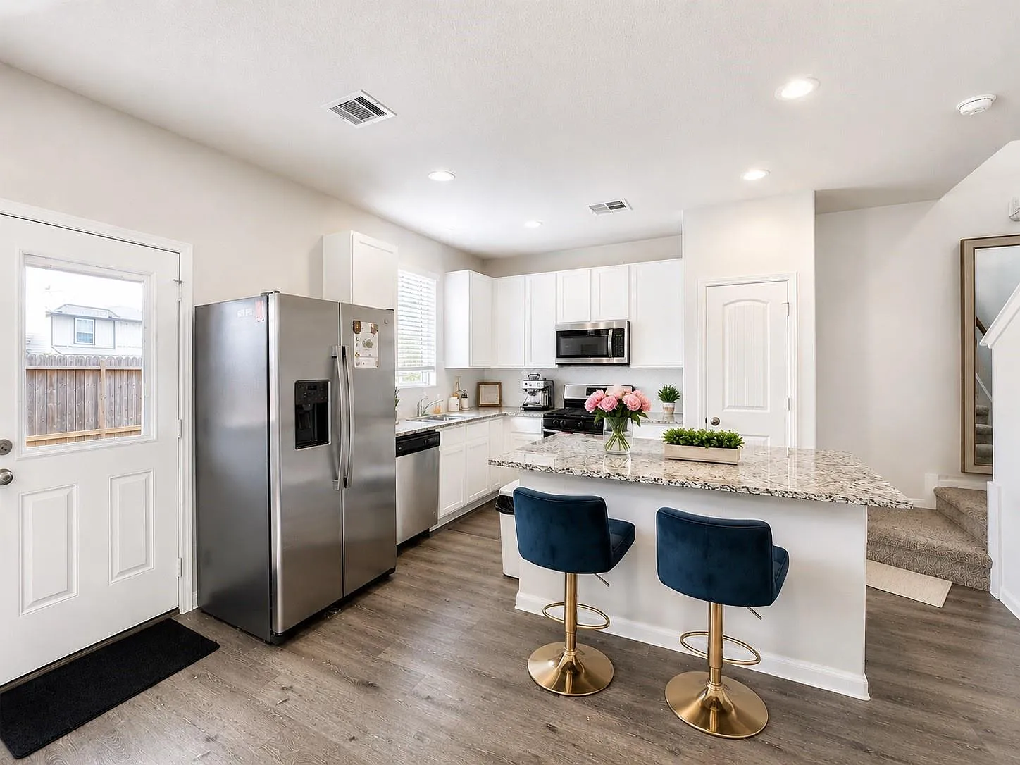 3 bed, 2.5 bath, 1340 sqft, $2,050 — Photo 3