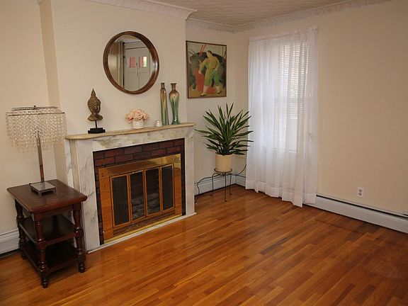 3rd image of 163.5 Coles St