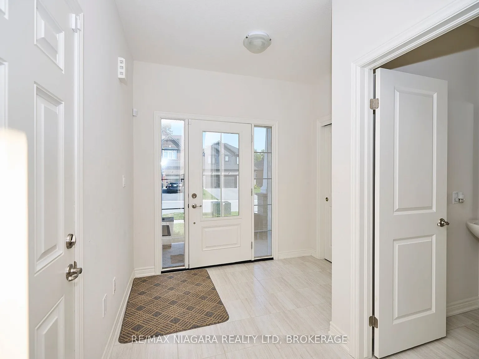 4 bed, $2,600 — Photo 4