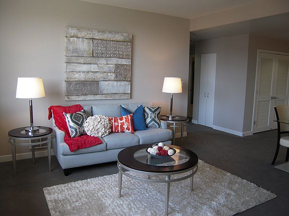 3rd image of 250 King St Unit 628