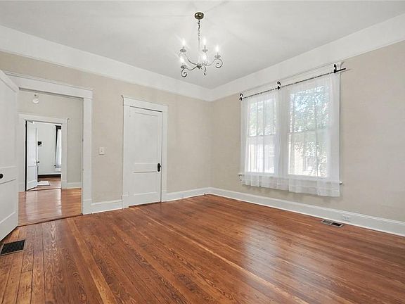5th image of 954 United Ave SE
