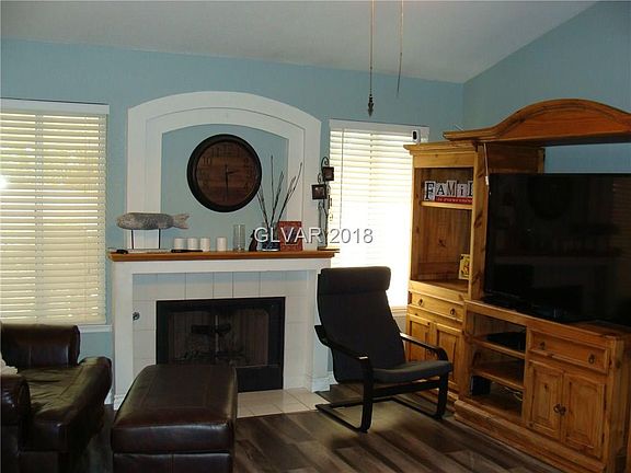 5th image of 264 Dahlia St