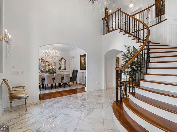 4th image of 9 Belle Meade Dr SW