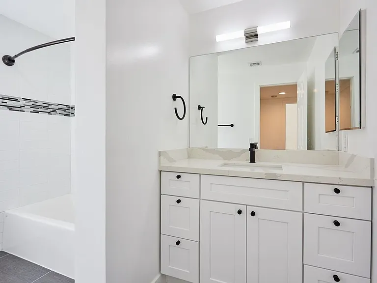 381 Waldo Ave — Photo 11