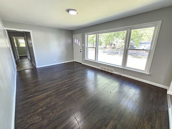 4th image of 140 W Saint Anthony Ln