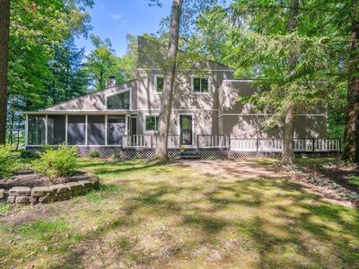 500 Oxbow Lake Rd, White Lake, MI, 48386