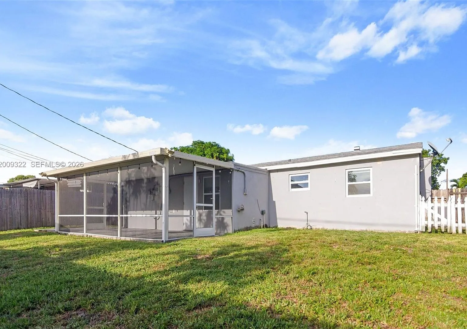 1481 Sw 49th Ave #0 Fort Lauderdale, Fl 33317 — Photo 2