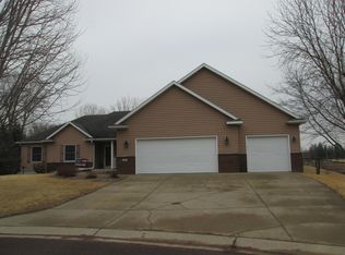 301 Skogen Ln, Kenyon, MN 55946