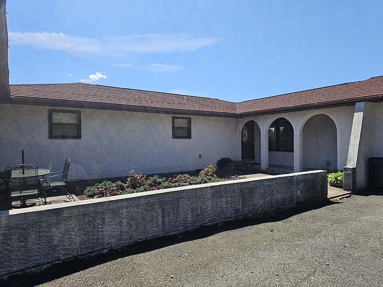 224 Laurel Dr — Photo 30
