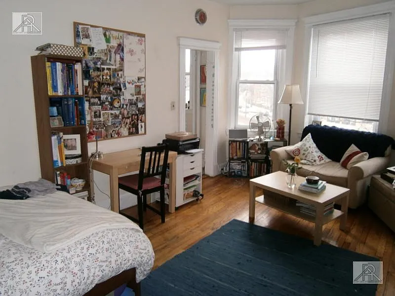 Studio, 1.0 bath, 300 sqft, $2,200 — Photo 2