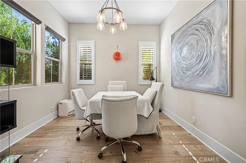 5 bed, 5.5 bath, 3973 sqft, $9,900 — Photo 3