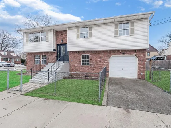 401 Dover Street, Westbury, NY 11590