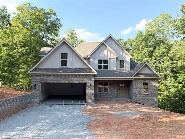 1050 E Chamberlin Dr, Asheboro, NC 27205