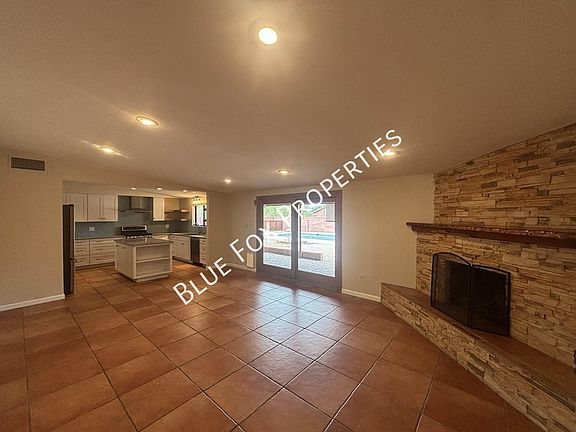 5th image of 729 N Alamo Ave