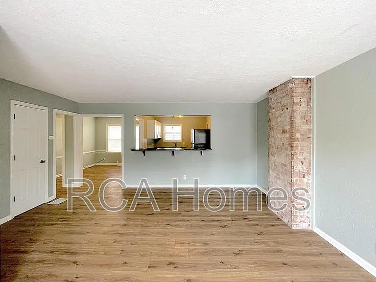 520 E 32nd St — Photo 1