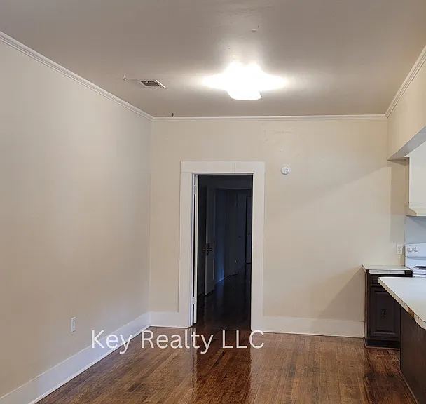 2315 Elliott St — Photo 2