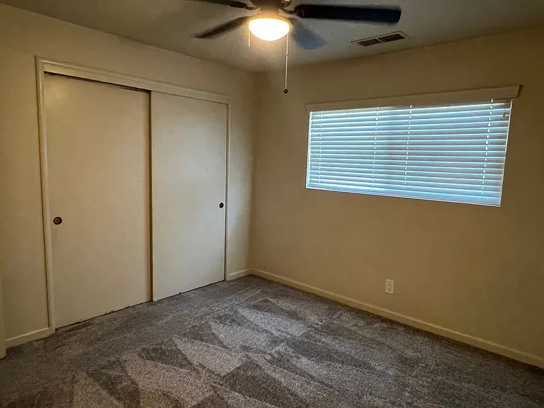 1823 W Whitendale Ave — Photo 2