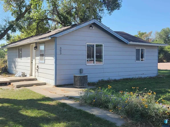 303 E 2nd St, Egan, SD 57022