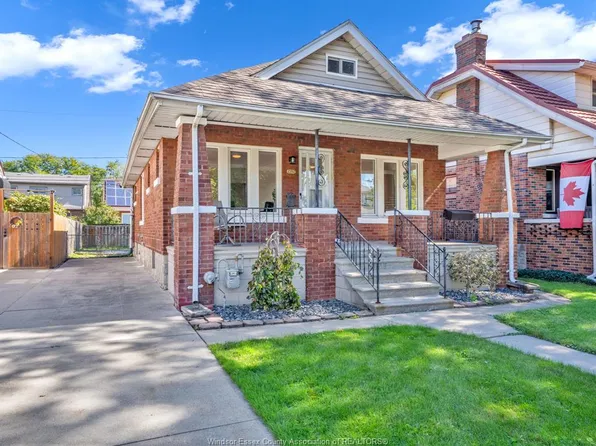 2352 Lincoln Rd, Windsor, ON N8W 2R5