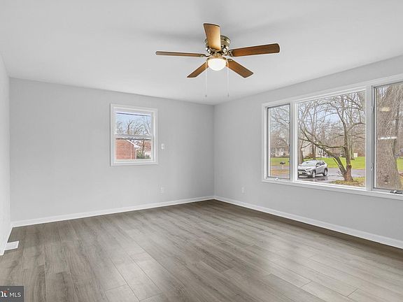 3rd image of 220 Thomas Ave