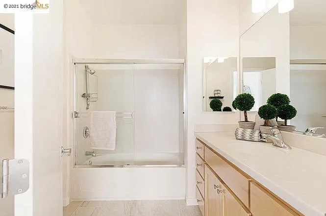 Master bedroom bath