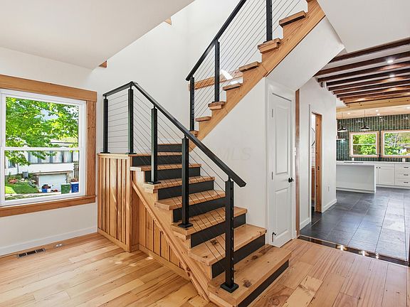5th image of 44 Bernard Ave