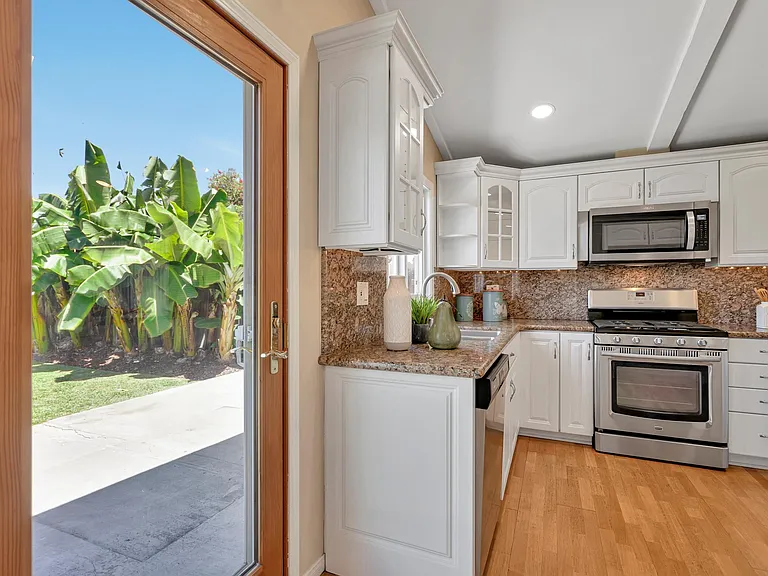 9131 Warfield Dr — Photo 23