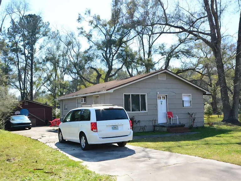 5696 Atlee Ave — Photo 1