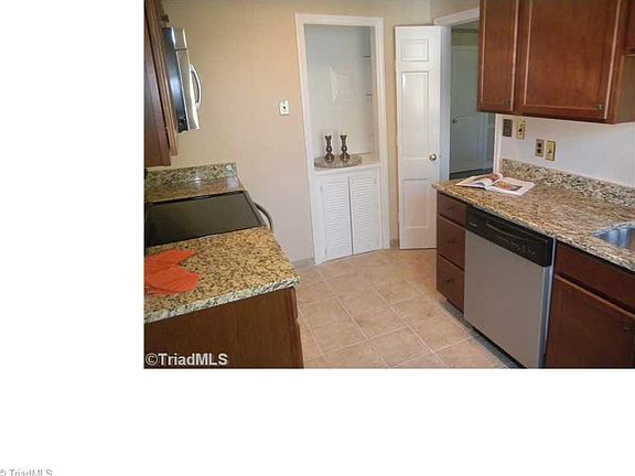 4th image of 1833-A20 Banking St