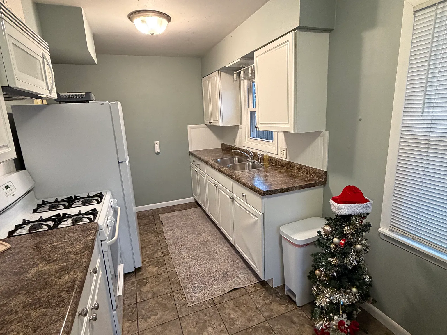 4 bed, 1748 sqft, $2,795 — Photo 4
