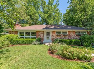 24 Woodcrest Rd, Asheville, NC 28804