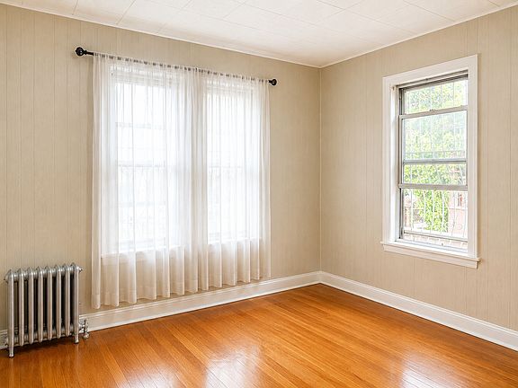 2nd image of 1870 Gleason Ave Floor 1