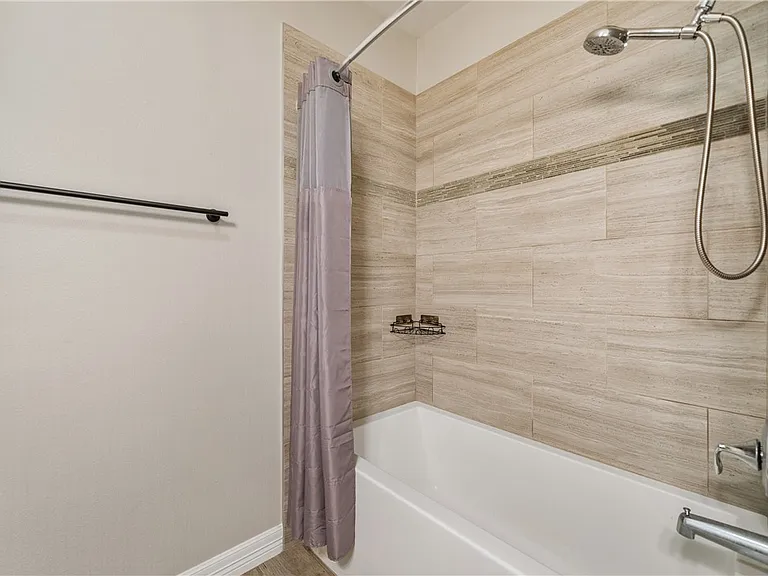 7721 Dove Hollow Dr — Photo 29