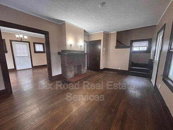 4th image of 38 Knecht Dr