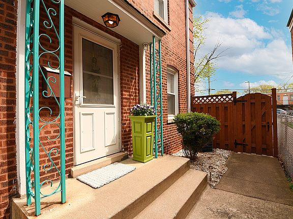 4th image of 10923 S Artesian Ave