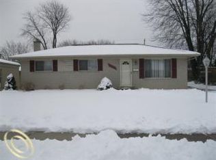 8820 Hamilton Dr E, Sterling Heights, MI