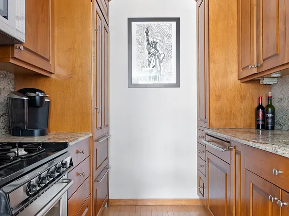 340 East 93rd Street 5A image 2 of 4