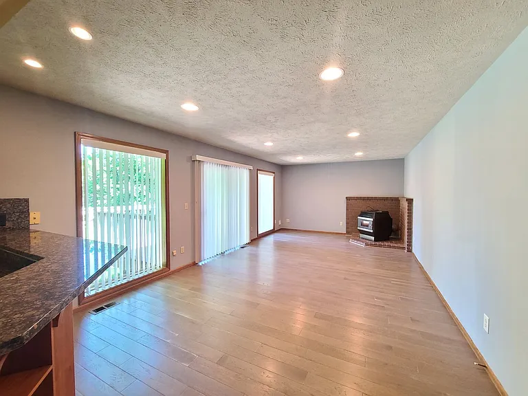 3425 E 61st Ave — Photo 13