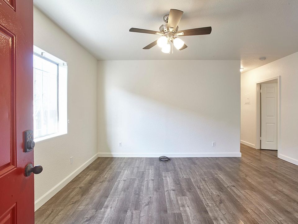 livingroom as seen from front door