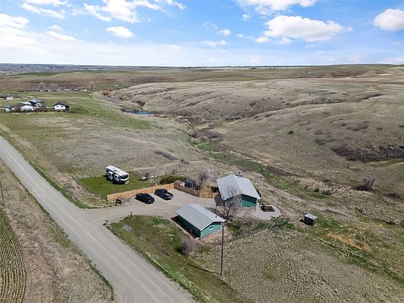 2nd image of 417 Goodwyn Coulee Rd