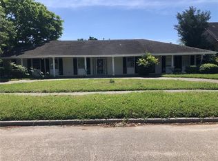 1516 Lakeshore Dr, New Orleans, LA 70122